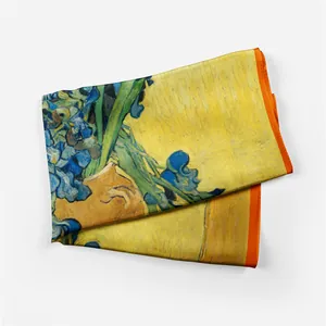 Zijden sjaal met Van Gogh Iris olieverfprint en feloranje handgerolde randen