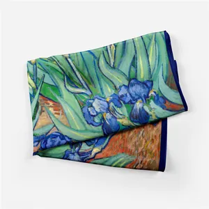 Zijden vierkante sjaal met Van Gogh Irissen schilderij en elegante blauwe rand