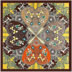 Foulard quadrato in seta giallo pastello con stampa mandala floreale e bordi marroni