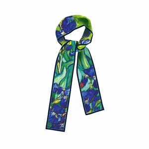 Sciarpa lunga in seta con stampa Iris di Van Gogh, fiori blu e foglie verdi eleganti