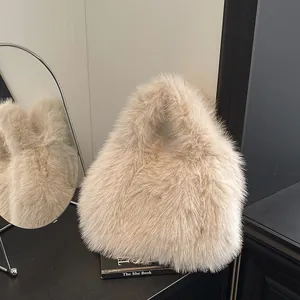 Borsa a Mano da Donna in Pelliccia Sintetica Grande Capacità Peluche Con Ciondolo Mostro Soffice Borsa a Secchiello a Tracolla