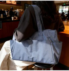 Sac fourre-tout à carreaux bleus et blancs avec grande capacité et larges bretelles