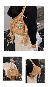 Gedetailleerd overzicht van handgemaakte geweven draagtas met boho kwastjes en hanger
