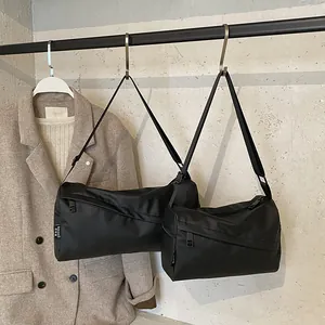 Sac bandoulière minimaliste en tissu oxford noir avec bandoulière réglable