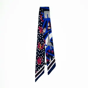 Detailansicht eines Twilly-Seidenschals aus 100% Seide mit Eiffelturm-Print und Punkten