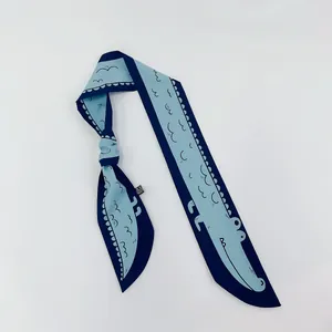 Foulard twilly bleu avec motif crocodile pour sac à main ou accessoires cheveux