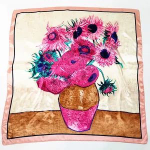 Carré de soie motif tournesols de Van Gogh aux teintes rose et violette 90cm