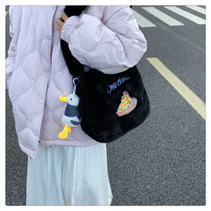 Sac fourre-tout noir en peluche avec broderie Delicious et pendentif canard