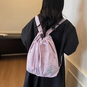 Zaino in nylon viola chiaro resistente all'acqua con chiusura a coulisse per uso quotidiano