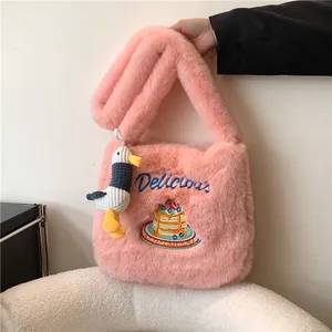 Grand Sac à Épaule en Peluche pour Femmes Fausse Fourrure Sac Fourre-Tout Broderie Delicious Avec Pendentif Canard Mignon