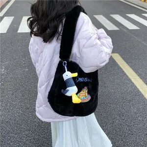 Sac cabas en peluche noire avec broderie gâteau Delicious et charmant porte-clé canard