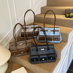 Retro multi-pocket tote bags in four colors arranged on stairs for a stylish look