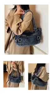 Gros plan du sac cabas en jean rétro montrant le gaufrage Fashion et la texture délavée