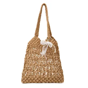Handgefertigte Baumwolltasche mit Spitzen-Schleife und Perlenanhänger in Khaki