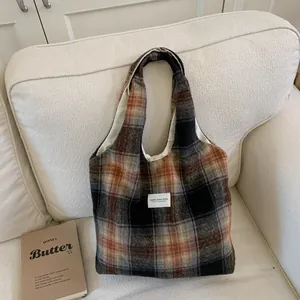 Women's Vintage Plaid Woolen Tote Bag Large Capacity Canvas Shoulder Bag Preppy Style Checkered Handbag For School Daily Commute