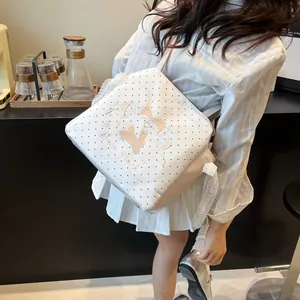 Sac fourre-tout matelassé à pois avec broderie lapin rose et dentelle élégante