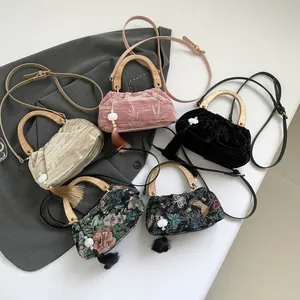 Vintage embroidery velvet handbag with wooden handle and floral tassel for Cheongsam