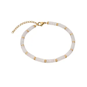 Collar de cuentas minimalista con piedras blancas rectangulares y espaciadores dorados