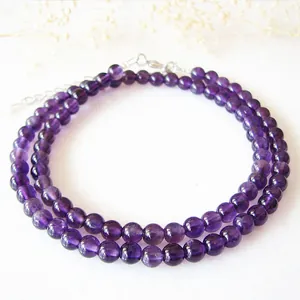 Dettaglio choker in ametista naturale con chiusura a moschettone in argento e prolungamento
