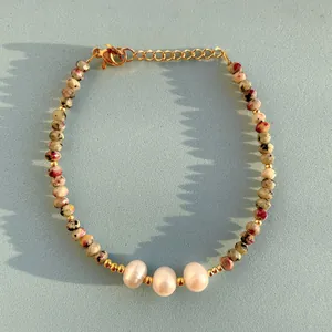 Bracelet bohème en pierres naturelles mixtes et perles d'eau douce avec fermoir doré