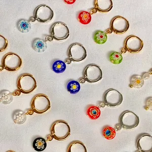 Pendientes de Aro de Flor de Vidrio Millefiori Chapados en Oro de 18K Acero de Titanio Redondos Colgantes para Mujer