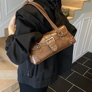 Vintage brown shoulder bag in glossy oil-wax leather with silver buckle and studs