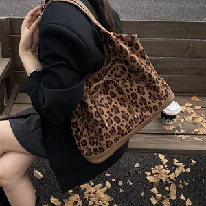 Grand sac fourre-tout à motif léopard avec nœud décoratif pour un style chic d'automne