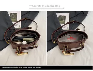 Détail de la capacité du compartiment principal d'un sac bandoulière marron foncé
