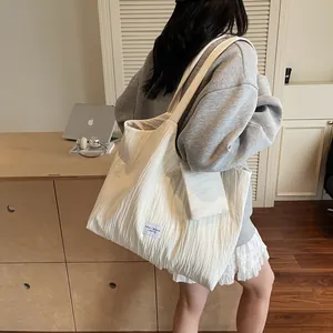 Grand sac cabas blanc en toile texturée avec pochette assortie pour femmes chic