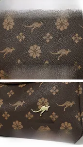 Gros plan sur la texture cuir marron foncé avec logo kangourou doré et motifs floraux