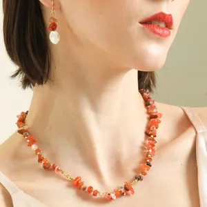 Parure collier en pierres irrégulières et boucle d'oreille perle baroque dorée 18k