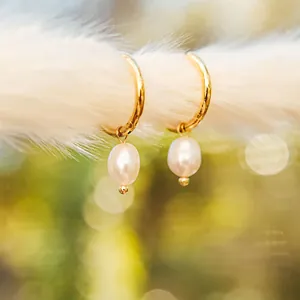 Boucles d'oreilles créoles vintage avec perles d'eau douce naturelles plaquées or 18K
