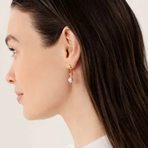 18K gold plated hoop earrings with pink bead and baroque pearl on female model