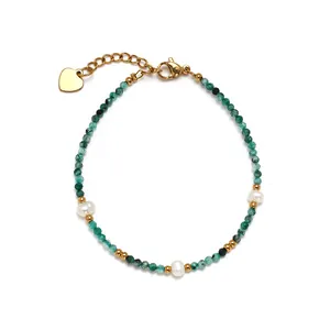 Bracciale di pietre naturali verdi e perle d'acqua dolce con ciondolo a cuore