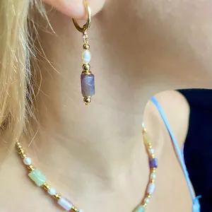 Parure collier et boucles d'oreilles vintage avec pierres naturelles et perles