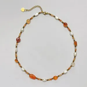 Retro 18K gold-plated necklace with baroque pearls and reddish carnelian beads