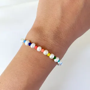 Bracelet en perles d'eau douce colorées avec perles facettées pour style printanier