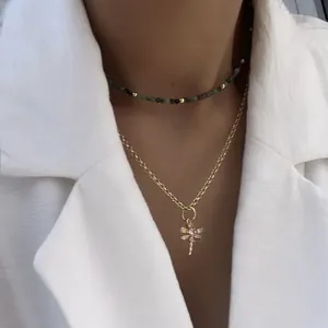 Collier double rang doré avec pendentif libellé en strass et perles de pierres vertes chic