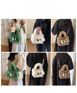 Dettagli della borsa in ecopelliccia con occhi a cartone animato in verde, bianco e marrone