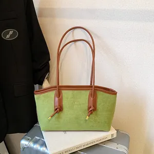 Sac Sous le Bras Vintage en Suédine pour Femmes Grand Sac Fourre-Tout Avec Pendentif Chien en Peluche Bordure en Similicuir Sac à Épaule pour Trajet