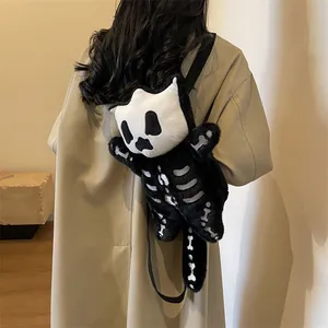 Sac à dos gothique en peluche crâne avec fausse fourrure noire et motifs d'os blancs