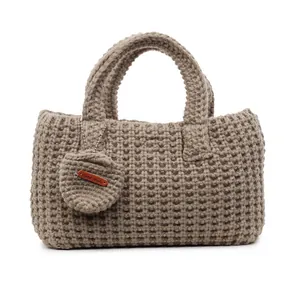 Sac à main tricoté à la main en kaki avec motif texturé et détail de breloque Hand Made