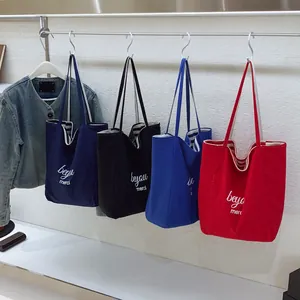 Borsa tote minimalista in tela con stampa beyou merci in blu navy nero azzurro e rosso