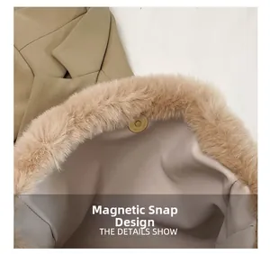 Dettaglio della borsa tote in peluche con chiusura magnetica e fodera in ecopelle morbida