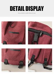 Detailansicht der burgunderroten Rucksack-Struktur, Doppel-Reißverschluss und verstellbare Gurte