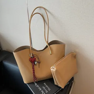 Borsa Tote Donna Grande Capacità in Pelle PU Cerata ad Olio Borsa a Spalla Con Pendaglio a Cuore Minimalista Pendolare