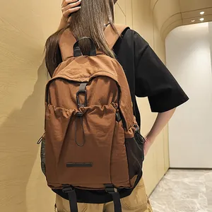 Brauner leichter Rucksack mit Kordelzugtasche und hohem Fassungsvermögen für Reisen