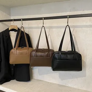 Minimalistische Vintage-Einkaufstaschen in Camel, Dunkelbraun und Schwarz mit langen Riemen