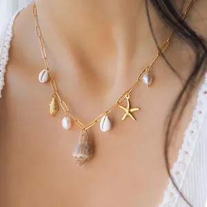 Collana a graffetta placcata oro 18 carati con pendenti a conchiglia stella marina e perle