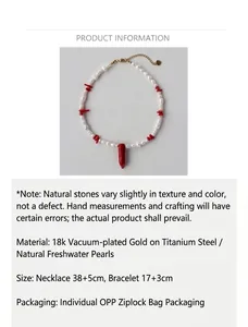 Dettaglio collana in perle d'acqua dolce con pietre rosse e ciondolo a cuore dorato